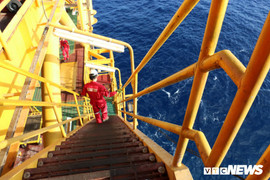 Những ngày ‘thót tim nhiều nhất đời’ trên giàn khoan dầu Mỏ Chim Sáo