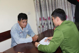 Chặn xe cướp điện thoại còn sàm sỡ cô gái trẻ giữa đường