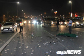 Phóng xe máy như bay tông đuôi xe tải, nam thanh niên thiệt mạng trên cầu Nhật Tân