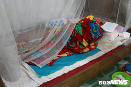 Ảnh: Theo chân công an đến áp giải kẻ nhiễm HIV xâm hại bé gái 11 tuổi ở Ninh Bình