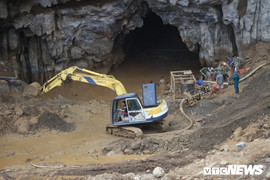 Sập mỏ vàng ở Hòa Bình, 2 người mắc kẹt: Tìm thấy một thi thể