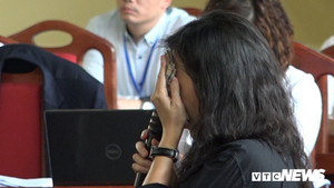 Xét xử đường dây đánh bạc nghìn tỷ đồng: Chị họ Phan Sào Nam bật khóc khi nói về em mình