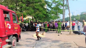 Xe chữa cháy tông xe máy, cán chết người đàn ông ở Hà Nội