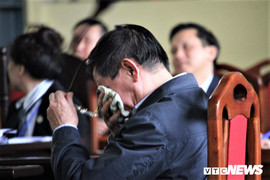 Cựu Trung tướng Phan Văn Vĩnh nhập viện trước giờ tuyên án