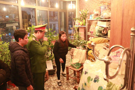 Khám xét nhà Hưng 'kính', ông trùm bảo kê chợ Long Biên