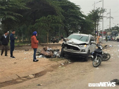 Ô tô 'điên' tông thủng đuôi taxi và hàng loạt xe máy, 4 người thương vong: Tài xế ra trình diện