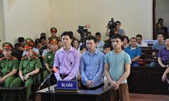 Bác sĩ Hoàng Công Lương đủ sức khoẻ đến phiên tòa mở lại xét xử sự cố chạy thận làm 9 người chết