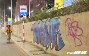 Truy tìm những kẻ bôi bẩn lên con đường hơn 300 tỷ đồng ở Hà Nội
