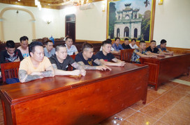 Mang súng mở sới bạc, hàng loạt 'con bạc' ở Hưng Yên bị tóm gọn