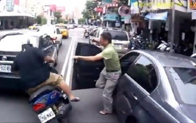 Mở cửa ô tô gây tai nạn có thể bị phạt tù đến 15 năm