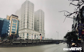 Ảnh: Hà Nội huyền ảo trong mây mù dày đặc như Sapa