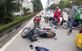 Khen thưởng nam phóng viên cùng 2 người dân dũng cảm bắt cướp trên phố Hà Nội