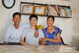 Con đường gian nan trở thành bác sỹ quân y của thủ khoa trường huyện ở Nghệ An