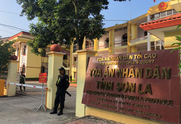 An ninh thắt chặt tại phiên tòa xét xử hàng loạt cán bộ liên quan đến gian lận thi cử Sơn La