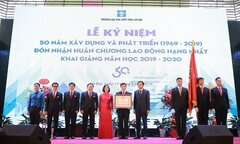 Đại học Kiến trúc Hà Nội đón nhận Huân chương Lao động hạng Nhất