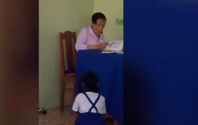 Kỷ luật cô giáo ném vở học sinh xuống nền gạch