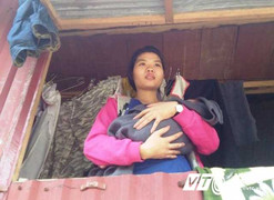 Dân nơi 'rốn lũ' Quảng Bình vẫn nước mắt chan mì tôm chờ nước rút