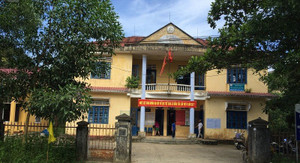 Cả nhà làm quan ở Huế: Phó Bí thư xã chưa tốt nghiệp cấp 3