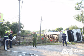 Cảnh sát PCCC giải cứu xe bồn chở dung môi bị lật trên quốc lộ