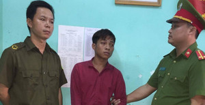 Cầm dao vào quán internet tìm đối thủ, chém nhầm người đang nằm ngủ