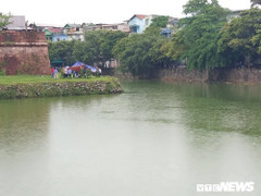 Nam thanh niên bị truy sát kinh hoàng, chết thảm dưới hồ nước