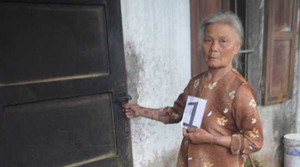 Mang tiền án, bà già 70 tuổi vẫn liên tiếp cạy cửa nhà dân trộm tài sản