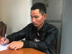 Giả vờ hỏi phòng khách sạn rồi cướp ba lô của nữ du khách