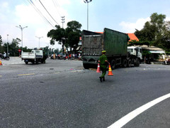 Lái xe đầu kéo bỏ khỏi hiện trường sau vụ tai nạn khiến người phụ nữ chết thảm