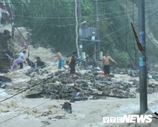 Vừa bị bão số 8 càn quét, Khánh Hoà chuẩn bị đối đầu bão số 9 cường độ rất mạnh