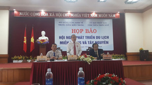 Thủ tướng cùng lãnh đạo 19 tỉnh bàn phát triển du lịch miền Trung - Tây Nguyên