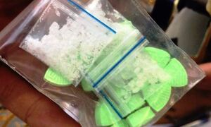 Bắt nhóm nam nữ mở tiệc ma túy trong quán karaoke