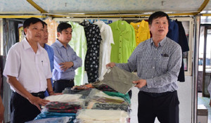 Phát hiện nhiều điểm kinh doanh du lịch ở Huế bán hàng không rõ nguồn gốc