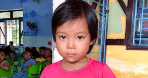 Thừa Thiên Huế tìm người thân của bé gái bị lạc ở bãi biển