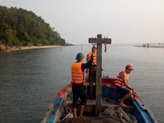 Lao xuống biển cứu 2 nữ sinh viên, nam thanh niên bị sóng cuốn mất tích