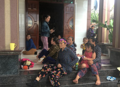 5 ngư dân mất liên lạc cùng tàu cá ở Quảng Bình: Người thân cầu nguyện, nghẹn ngào ngóng tin