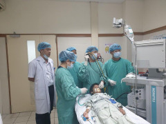 Lấy thành công dị vật trong phế quản bệnh nhân 10 tuổi người Lào