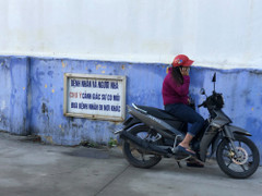 'Cò mồi' túc trực lôi khách của bệnh viện đến phòng khám tư ở Huế