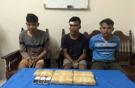 Bắt 3 người Lào vận chuyển 30.000 viên ma túy về Việt Nam