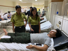 Côn đồ xông vào trụ sở đánh đội phó bảo vệ rừng trọng thương