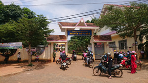 Xem xét kỷ luật hiệu trưởng 'lộng quyền' lạm thu, chèn ép giáo viên