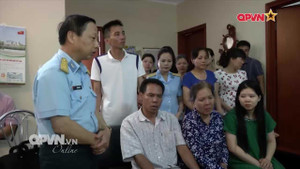 Quân chủng PK-KQ thăm, động viên gia đình thành viên phi hành đoàn gặp nạn