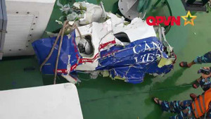 Trục vớt nhiều mảnh vỡ nghi của máy bay Casa-212