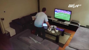 Đang xem Euro bị vợ làm phiền, chồng nổi điên đập tan TV