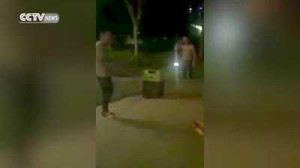 Giở trò đồi bại xong, 'yêu râu xanh' nhét nạn nhân vào vali định ném xuống hồ