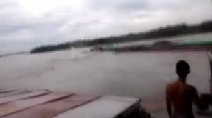 Kinh hoàng khoảnh khắc tàu bị đâm chìm trên sông Hồng, 4 người chết