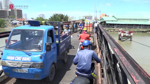 Mục sở thị cây cầu rung bần bật ở TP.HCM