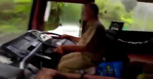 Phì cười với cần gạt nước tự chế của 'dân chơi' Ấn Độ