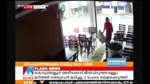 Ôtô phóng tốc độ cao, hất bay người đi xe máy bắn lên trời