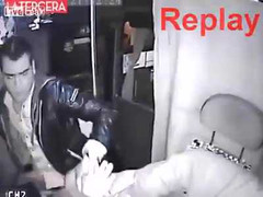 Cầm dao đi cướp trên xe buýt, bị đánh hội đồng te tua