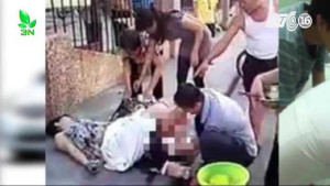 Tài xế taxi bỏ rơi sản phụ sắp sinh con bên đường gây phẫn nộ